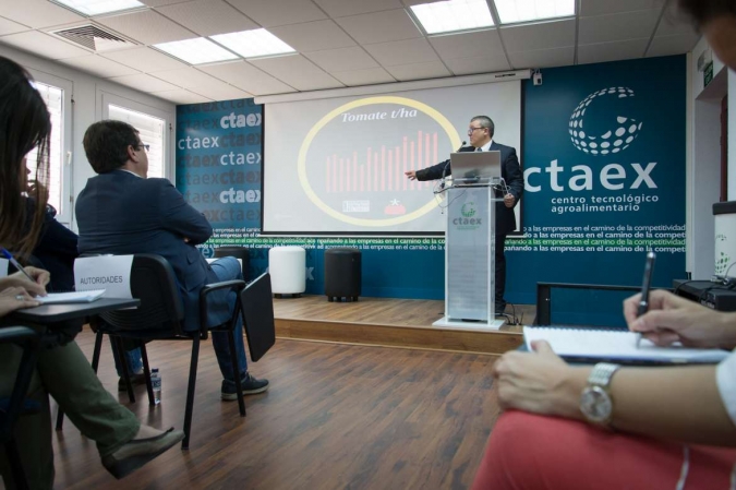 Visita a CTAEX del presidente de la Junta de Extremadura, Guillermo Fernández Vara