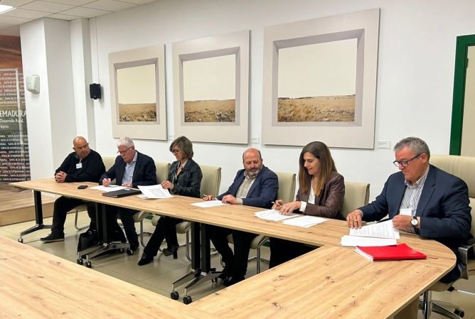 CTAEX reafirma su apuesta por el cultivo del cáñamo firmando un protocolo para su transformación con La Junta de Extremadura, CICYTEX, OITAB y CETARSA