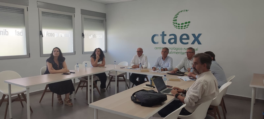 El delegado del gobierno en Extremadura, José Luis Quintana, visita las instalaciones de CTAEX