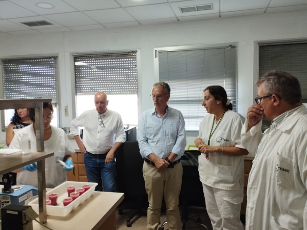 El delegado del gobierno en Extremadura, José Luis Quintana, visita las instalaciones de CTAEX