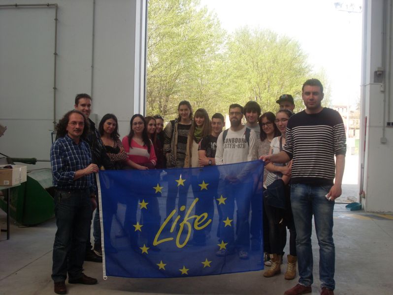 15 04 22 J alumnos visita 3