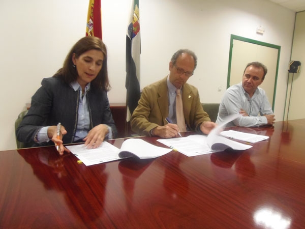 AGRICULTURA Y CTAEX FIRMAN UN CONVENIO PARA OPTIMIZAR EL USO DE FERTILIZANTES EN LAS EXPLOTACIONES