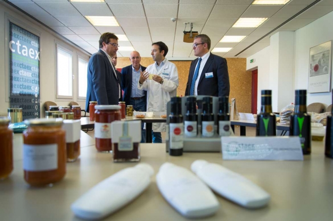 Visita a CTAEX del presidente de la Junta de Extremadura, Guillermo Fernández Vara