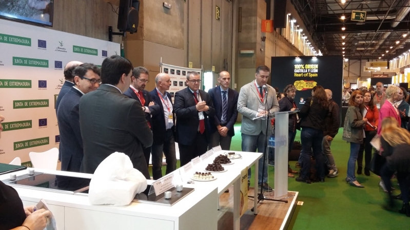 Casa Fuentes fabricará los &quot;chachos&quot; de CTAEX, snack a base de jamón y chocolate