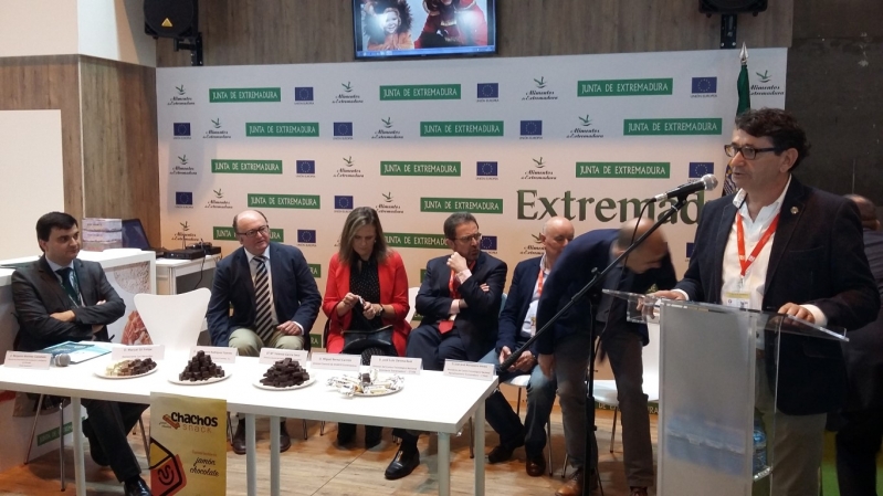 Casa Fuentes fabricará los &quot;chachos&quot; de CTAEX, snack a base de jamón y chocolate