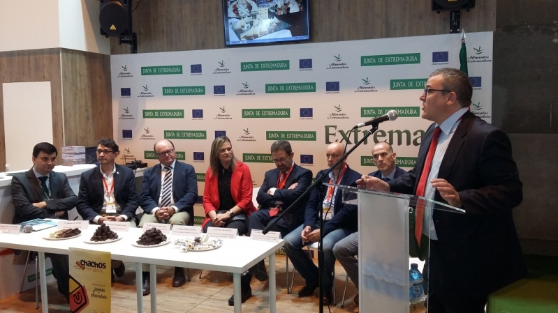 Casa Fuentes fabricará los &quot;chachos&quot; de CTAEX, snack a base de jamón y chocolate