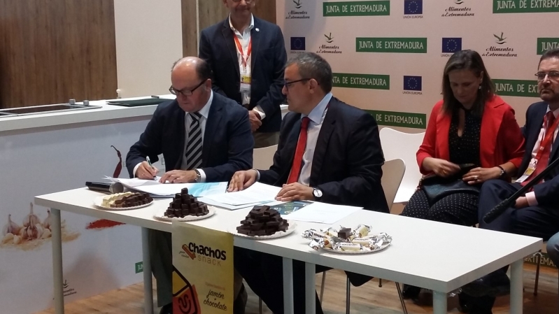 Casa Fuentes fabricará los &quot;chachos&quot; de CTAEX, snack a base de jamón y chocolate