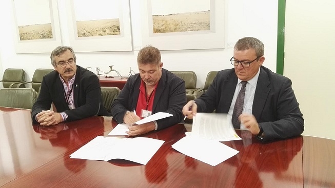 Políticas Agrarias y CTAEX firman un convenio para mejorar la Red de Asesoramiento a la Fertilización en Extremadura