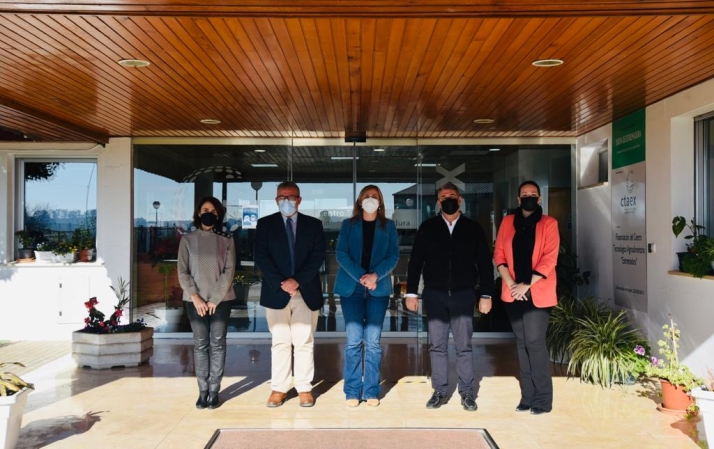 La presidenta de la Asamblea de Extremadura visita CTAEX