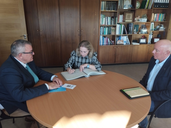La consejera de Educación, Ciencia y Formación Profesional, María Mercedes Vaquera, visita CTAEX, junto con el secretario general de Ciencia, Tecnología e Innovación, Javier de Francisco Morcillo.